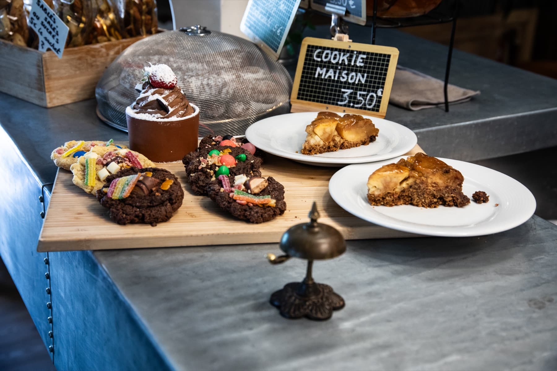 Cookies maison en vitrine